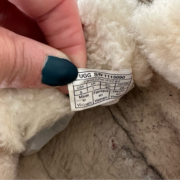 UGG Diara Foldover Suede Lace Up Booties - Picture 4 of 9